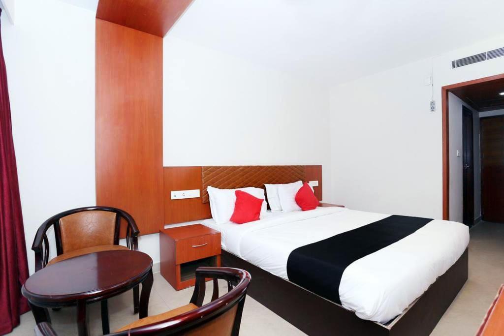 The Southgate Business Hotel Thiruvananthapuram Exteriör bild