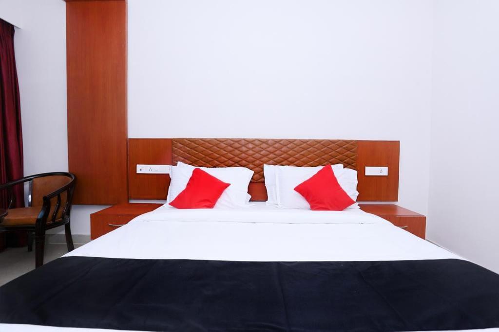 The Southgate Business Hotel Thiruvananthapuram Exteriör bild