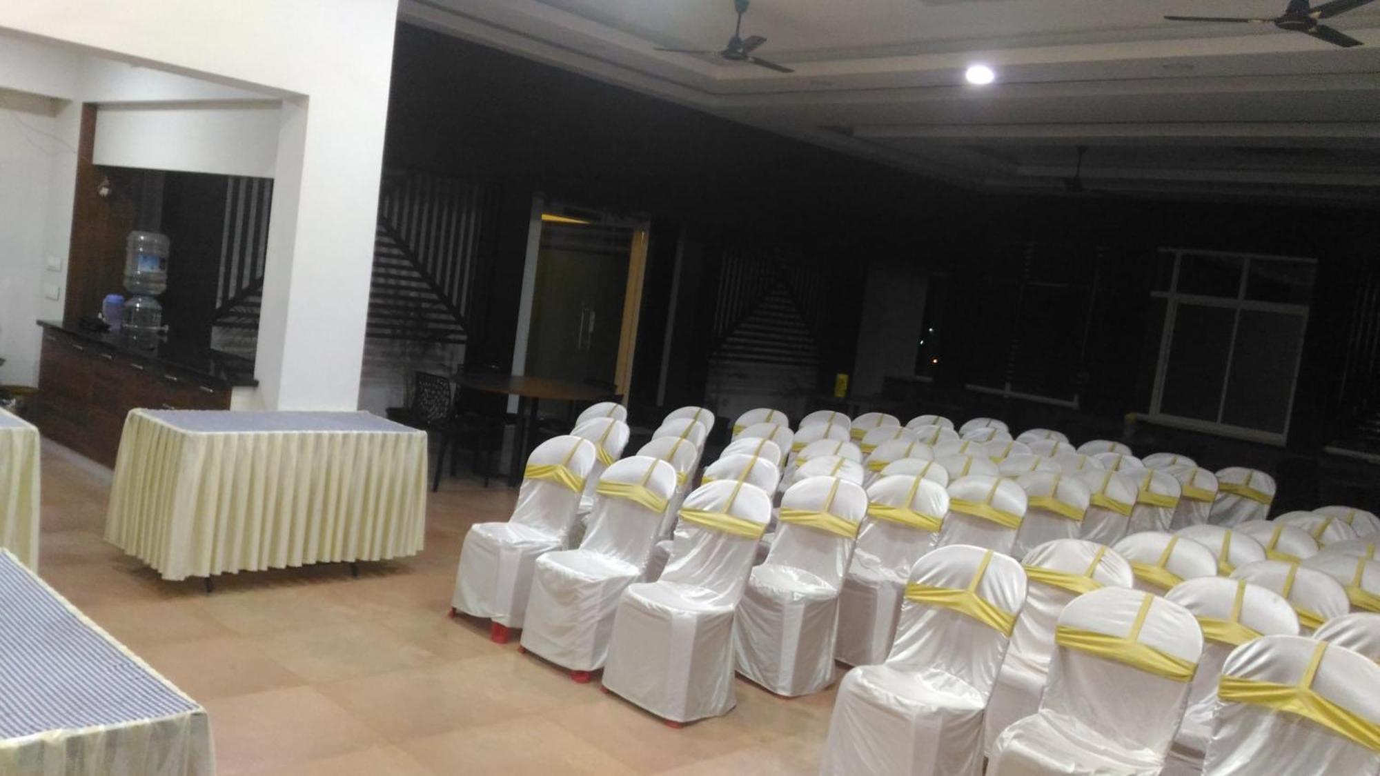 The Southgate Business Hotel Thiruvananthapuram Exteriör bild